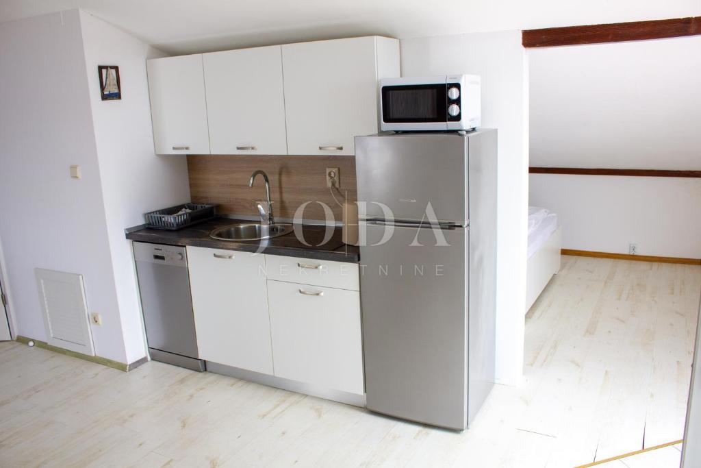 Proprietà esclusiva a Crikvenica: 602 m², piscina, 8 appartamenti, a 250 m dal mare