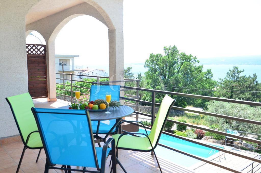 Proprietà esclusiva a Crikvenica: 602 m², piscina, 8 appartamenti, a 250 m dal mare