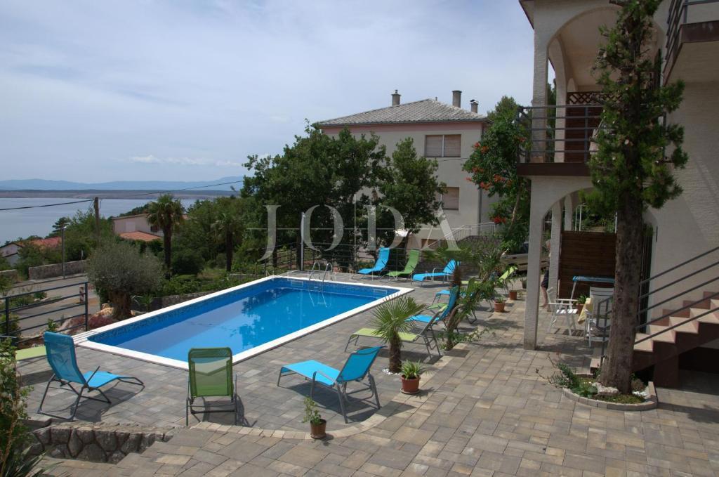 Proprietà esclusiva a Crikvenica: 602 m², piscina, 8 appartamenti, a 250 m dal mare