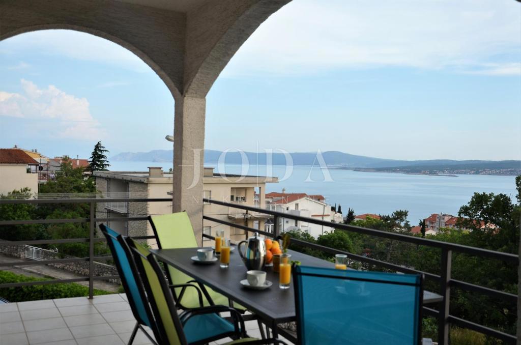 Proprietà esclusiva a Crikvenica: 602 m², piscina, 8 appartamenti, a 250 m dal mare