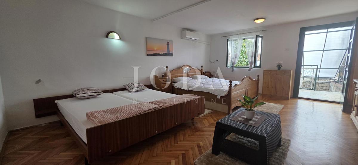 Casa con terrazza e vista mare | Selce, vicino alla spiaggia – vendita