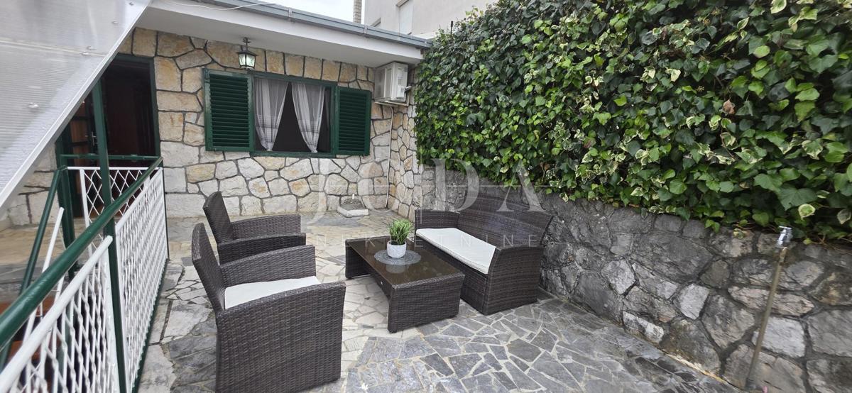 Casa con terrazza e vista mare | Selce, vicino alla spiaggia – vendita