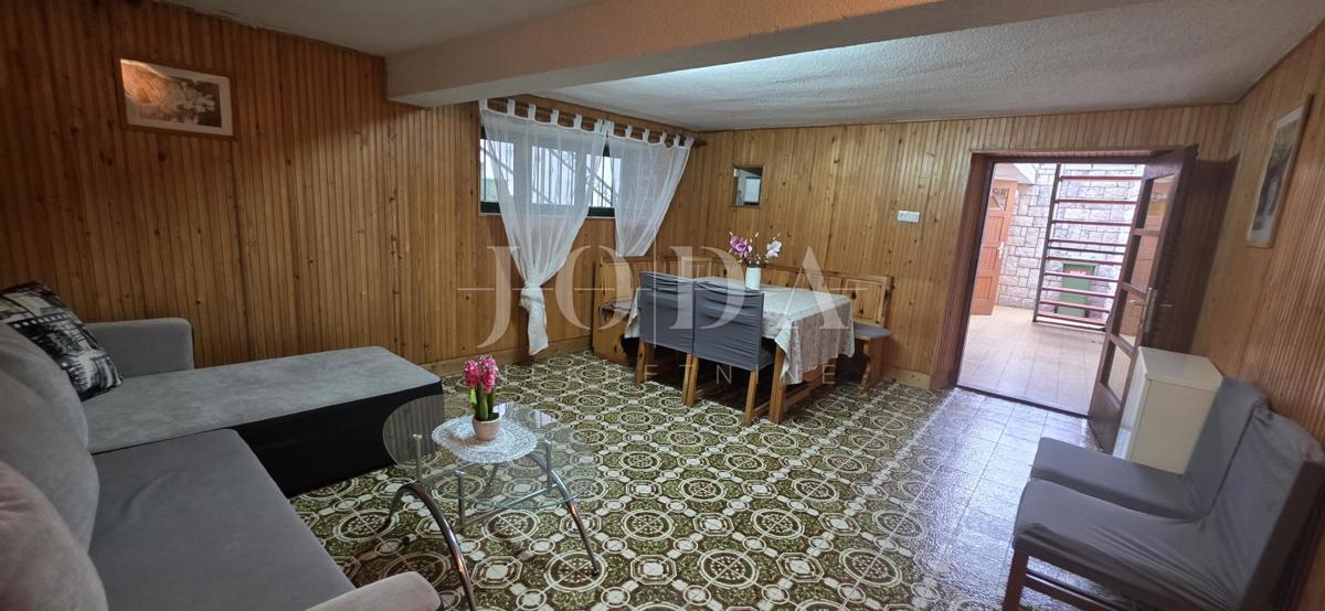 Casa con terrazza e vista mare | Selce, vicino alla spiaggia – vendita