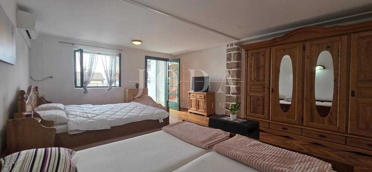 Casa con terrazza e vista mare | Selce, vicino alla spiaggia – vendita