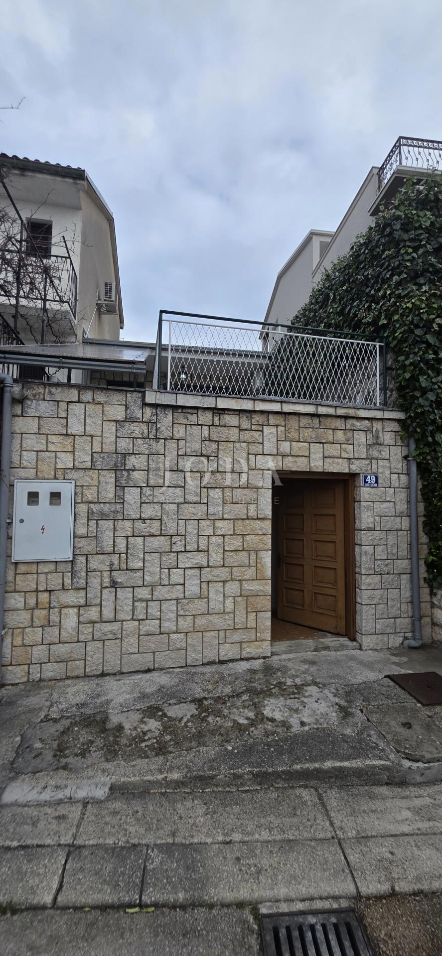 Casa con terrazza e vista mare | Selce, vicino alla spiaggia – vendita