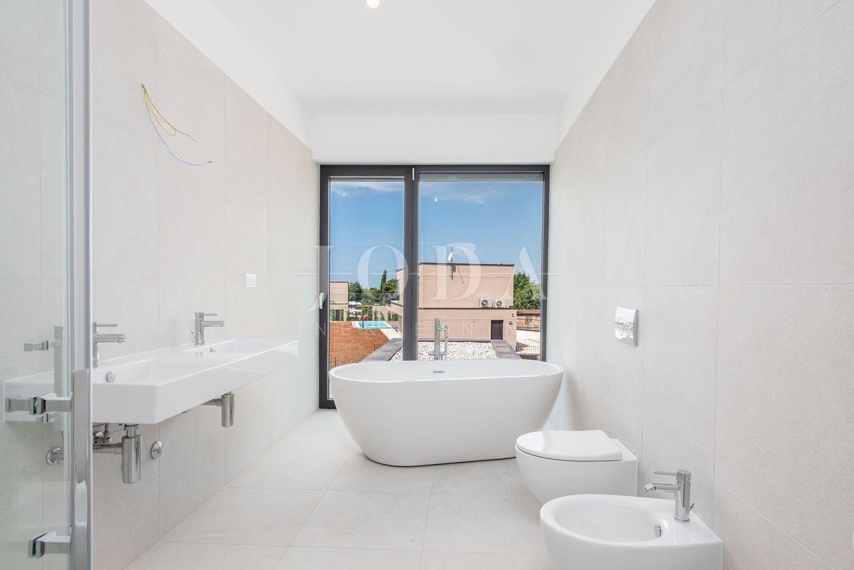 Casa Kaštelir, Kaštelir-Labinci, 383m2