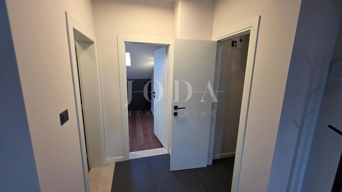 Allogio Centar, Rijeka, 28,08m2