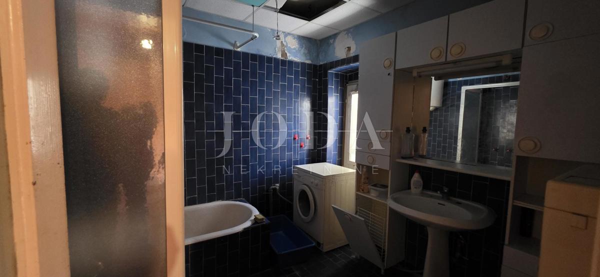 Casa nel centro di Crikvenica, 150 m², a 200 m dal mare – Ottimo investimento