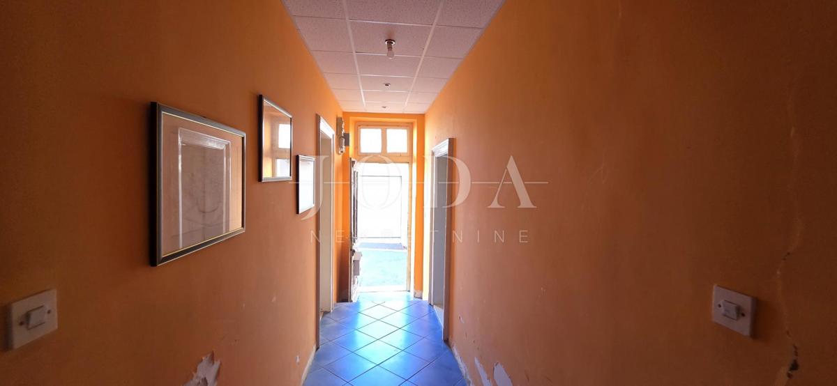 Casa nel centro di Crikvenica, 150 m², a 200 m dal mare – Ottimo investimento