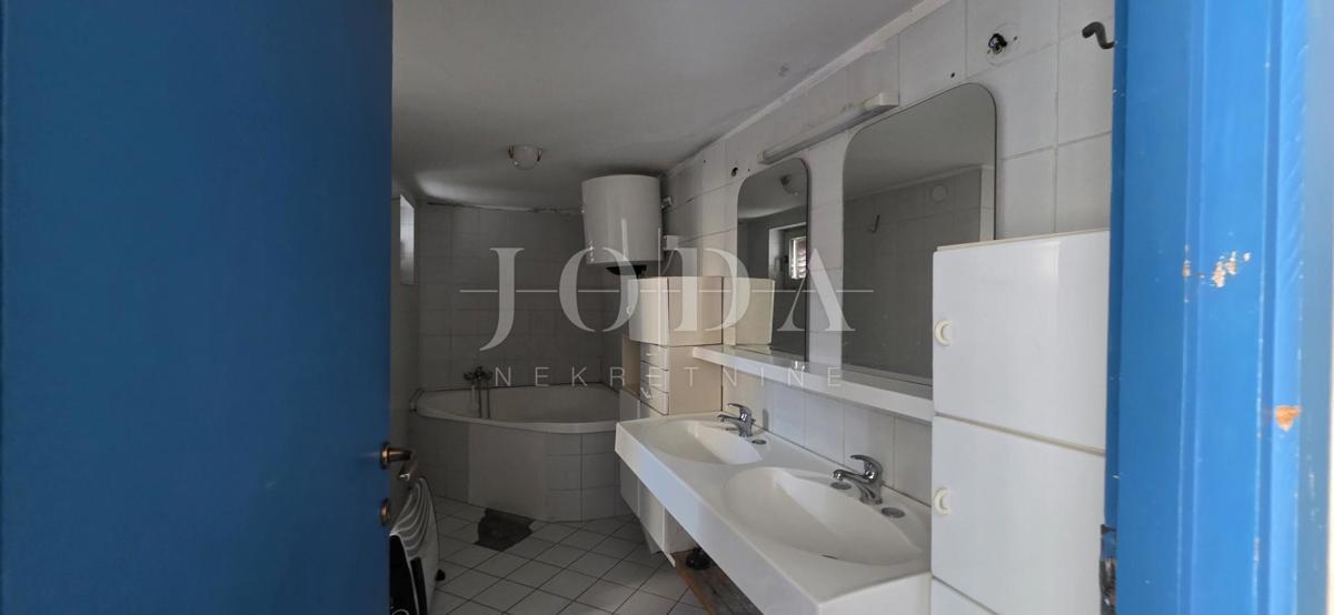 Casa nel centro di Crikvenica, 150 m², a 200 m dal mare – Ottimo investimento