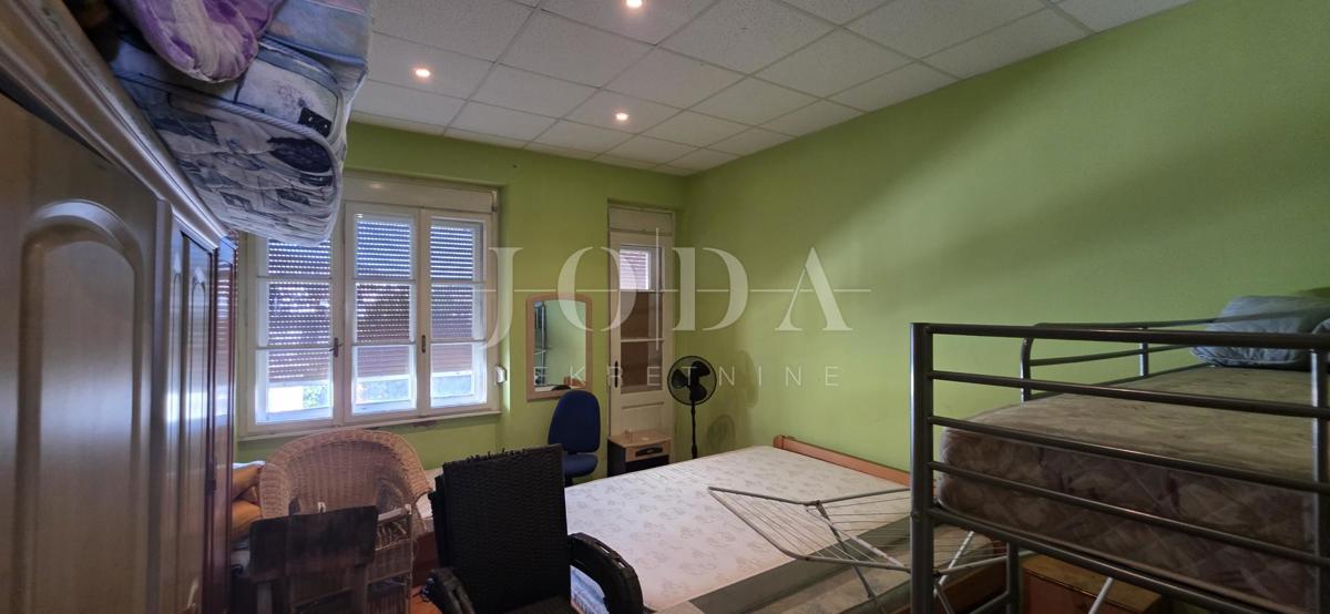 Casa nel centro di Crikvenica, 150 m², a 200 m dal mare – Ottimo investimento