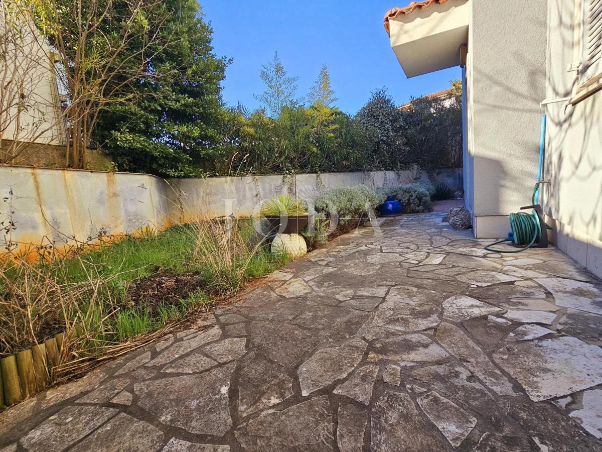 Appartamento con giardino, vicino al centro e al mare - Malinska