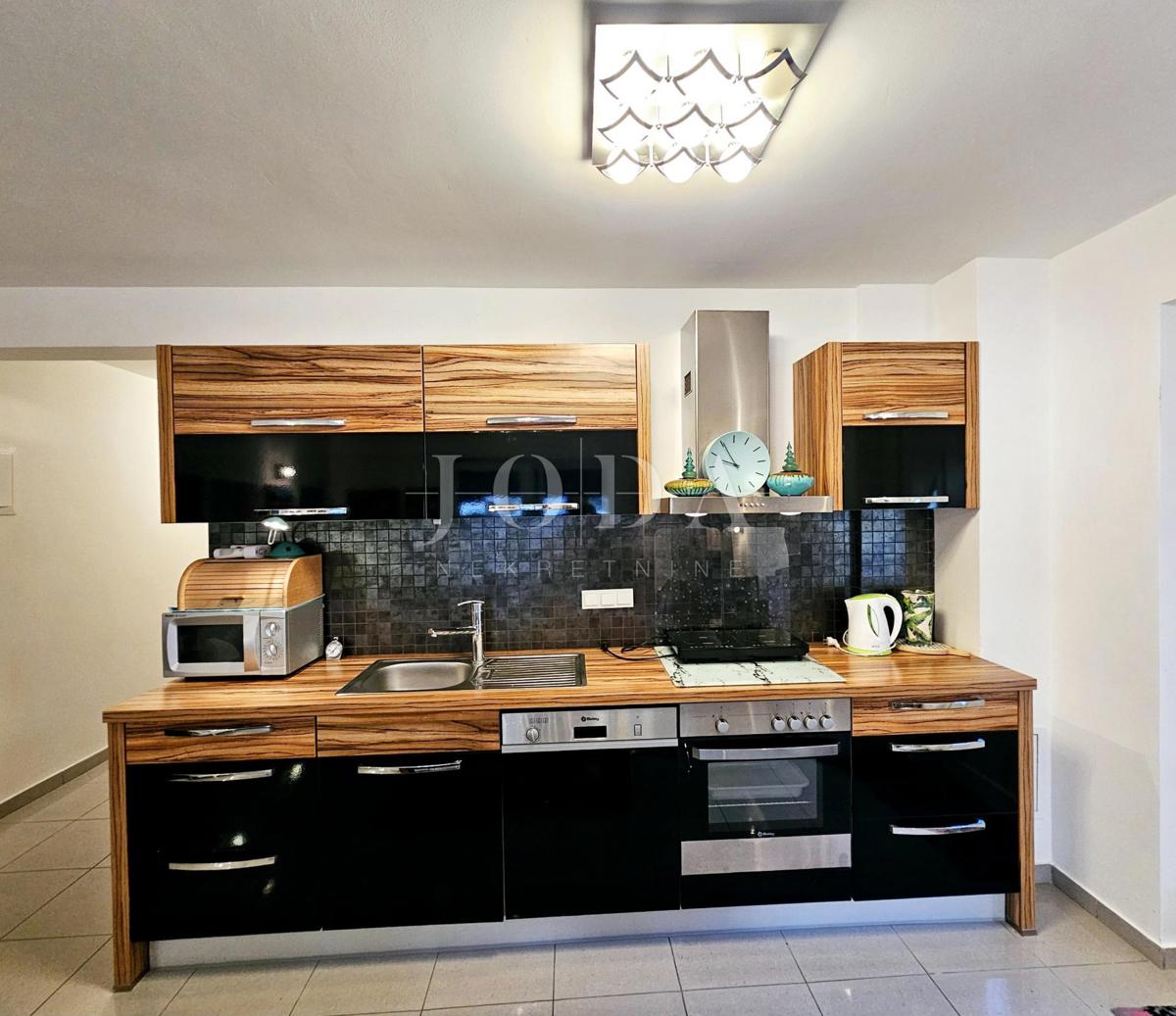 Appartamento con giardino, vicino al centro e al mare - Malinska