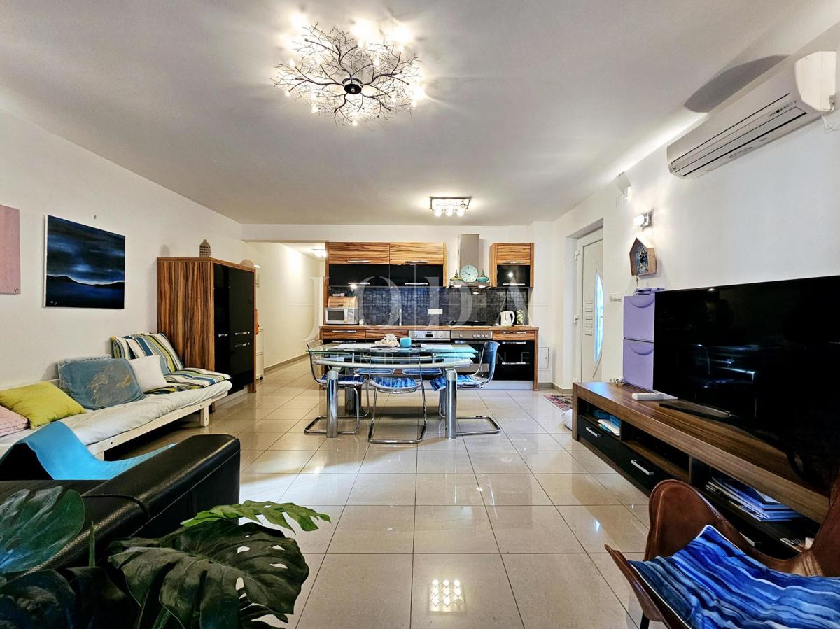 Appartamento con giardino, vicino al centro e al mare - Malinska