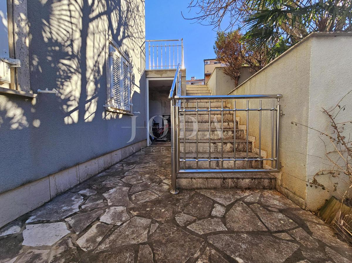 Appartamento con giardino, vicino al centro e al mare - Malinska