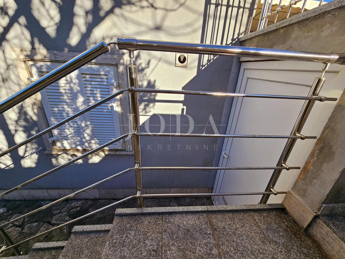 Appartamento con giardino, vicino al centro e al mare - Malinska