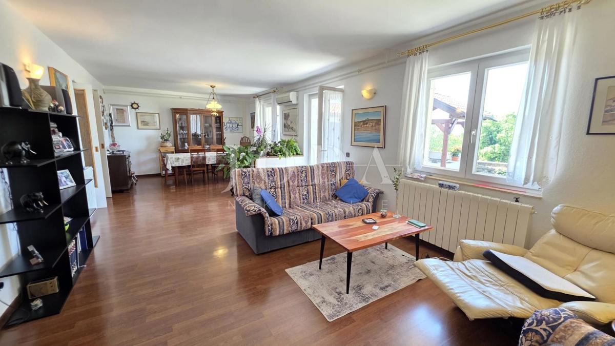 Casa Rožmanići, Kostrena, 75m2