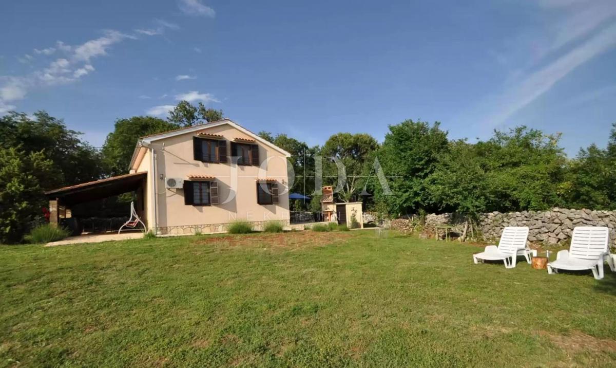 Casa con due appartamenti nella natura, vicino a Vrbnik