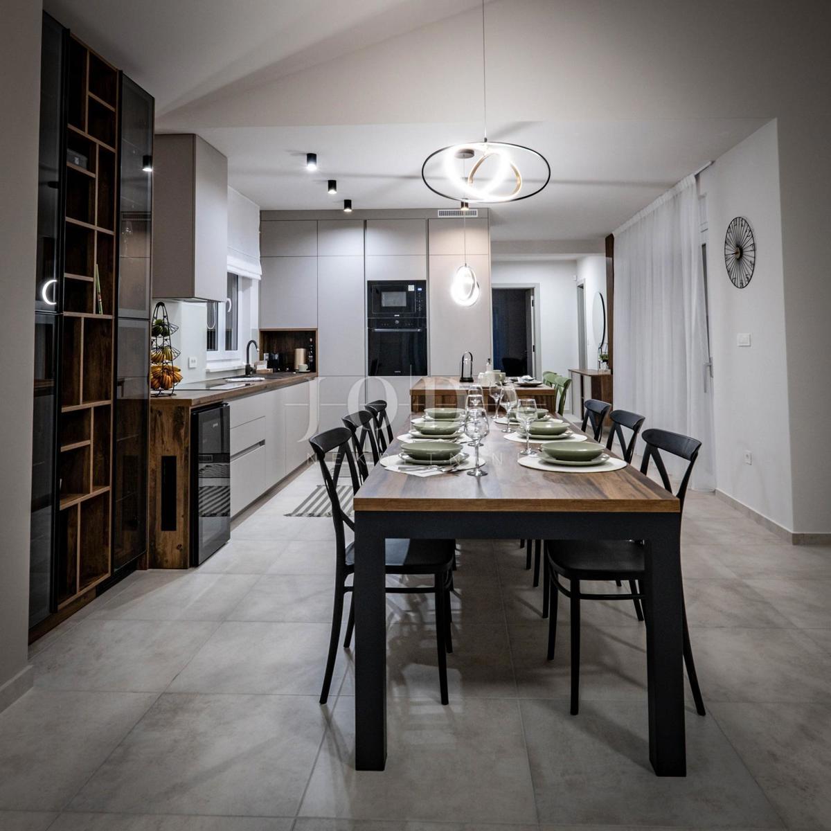 Casa indipendente con piscina in posizione tranquilla