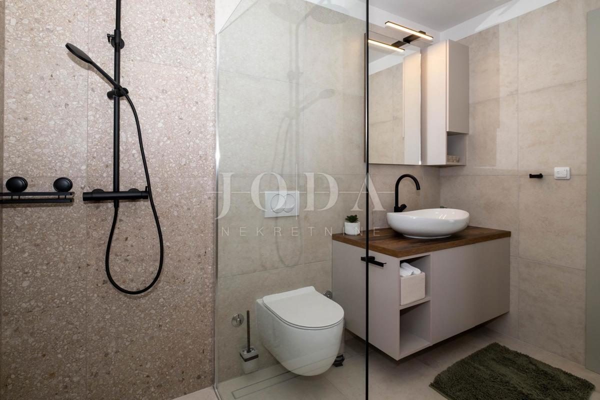 Casa indipendente con piscina in posizione tranquilla