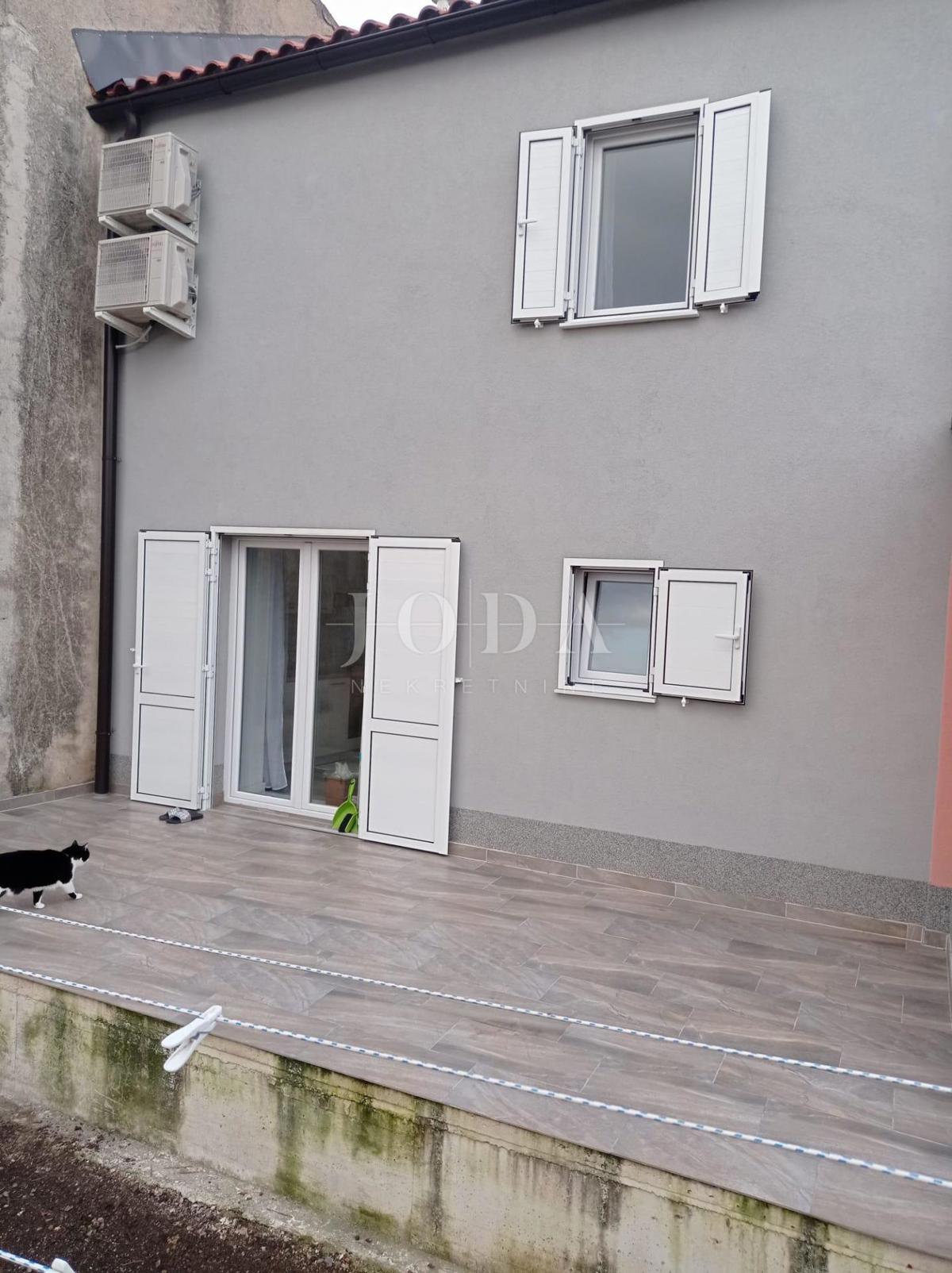 Omišalj, centro storico, casa in pietra 