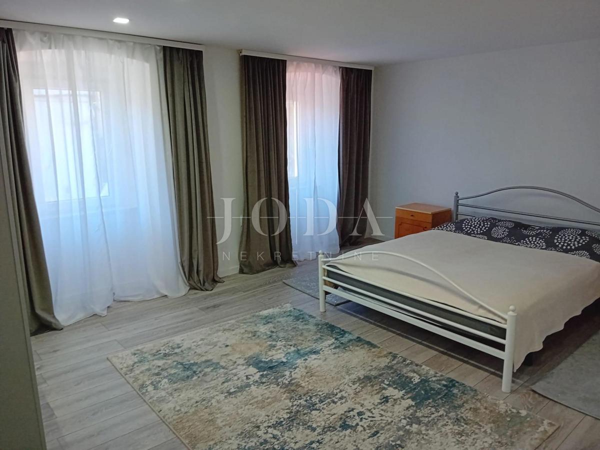 Omišalj, centro storico, casa in pietra 