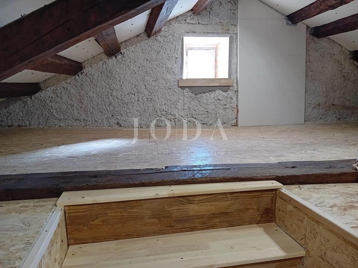 Omišalj, centro storico, casa in pietra 