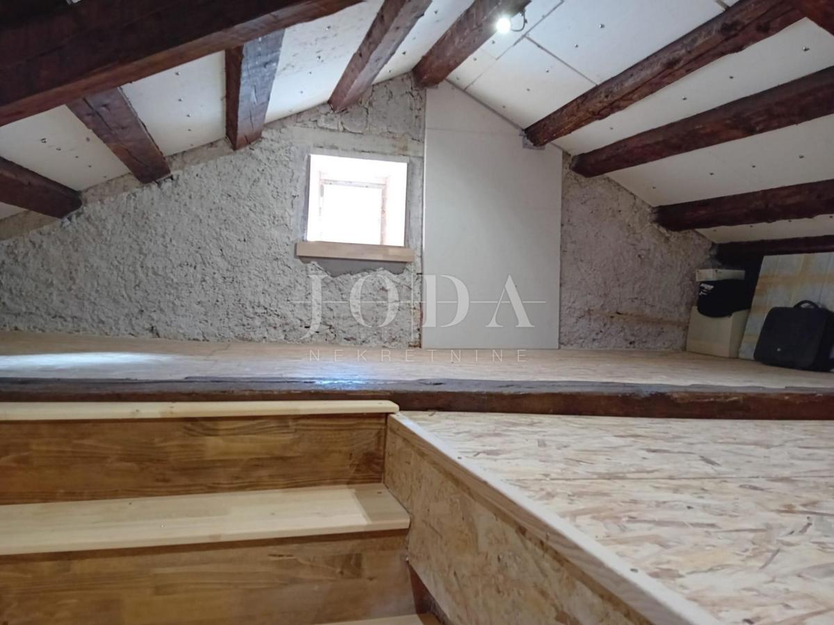 Omišalj, centro storico, casa in pietra 