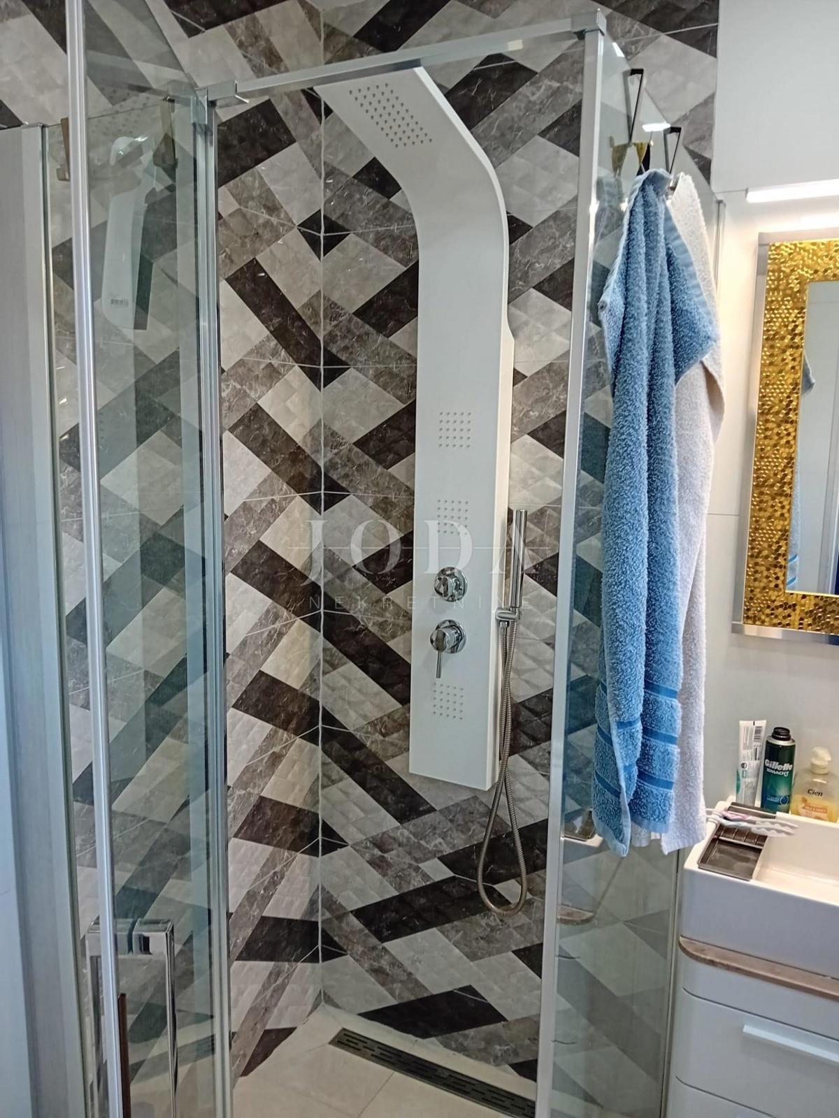 Omišalj, centro storico, casa in pietra 