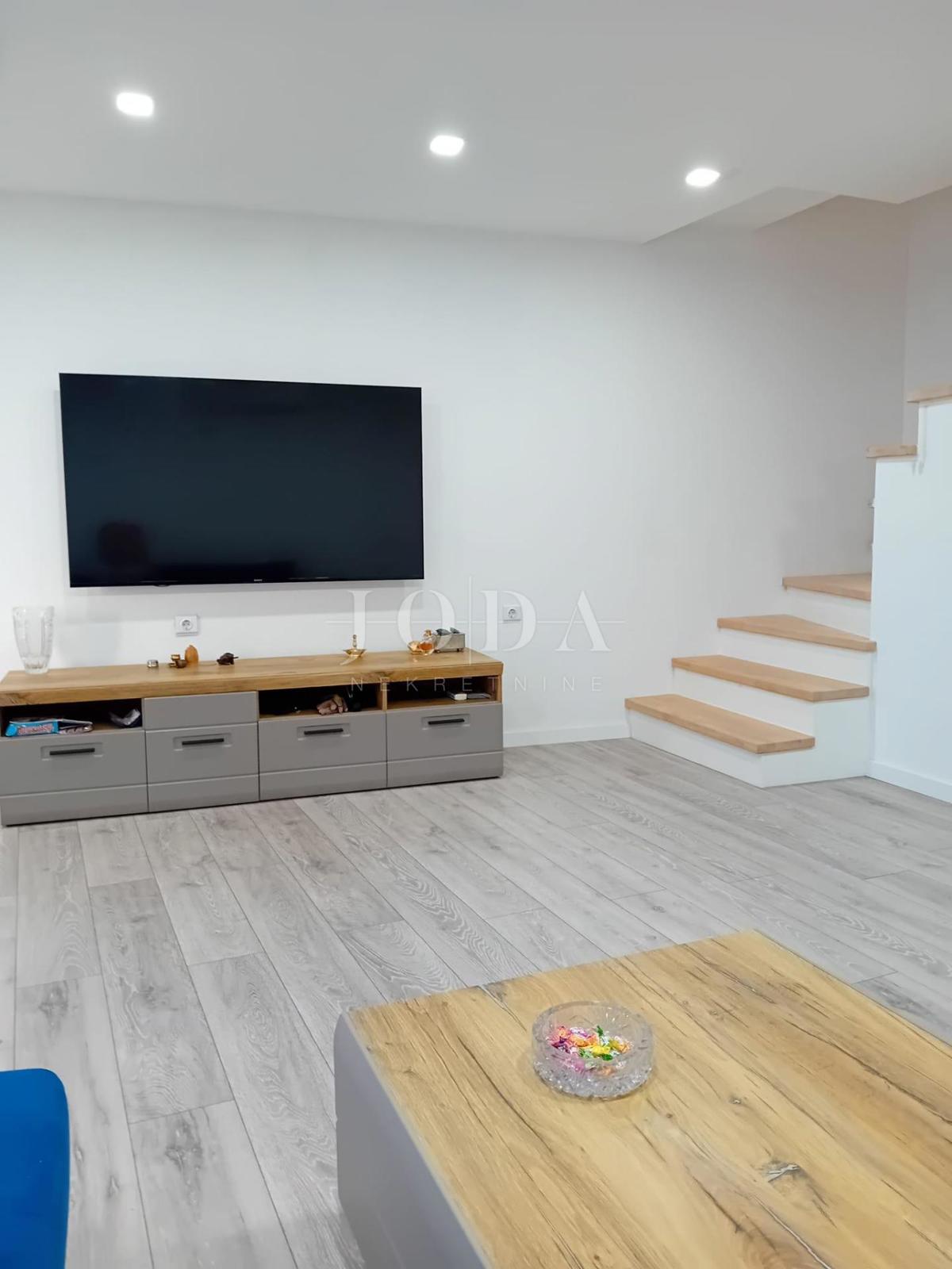 Omišalj, centro storico, casa in pietra 