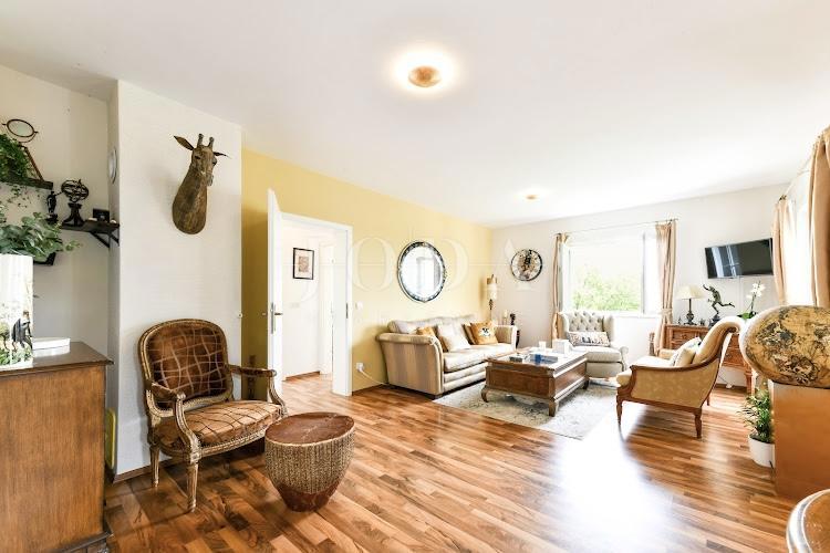 Crikvenica - entroterra, casa con tre appartamenti ai margini della cintura verde