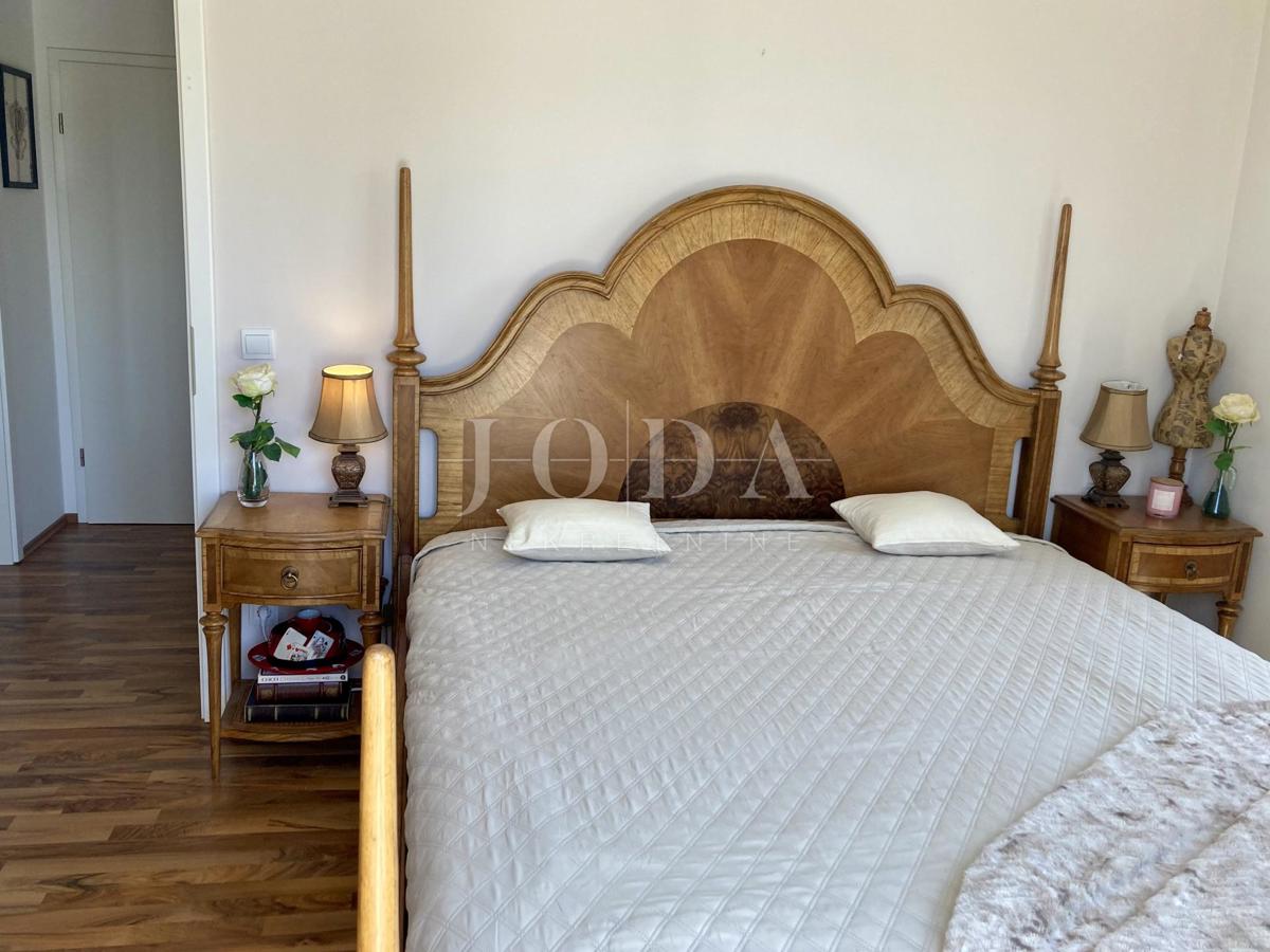 Crikvenica - entroterra, casa con tre appartamenti ai margini della cintura verde