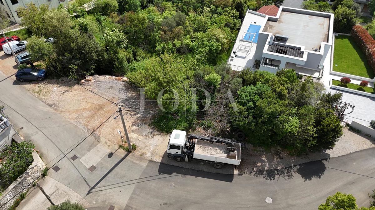 Crikvenica, ottimo terreno di 784 m² in posizione richiesta