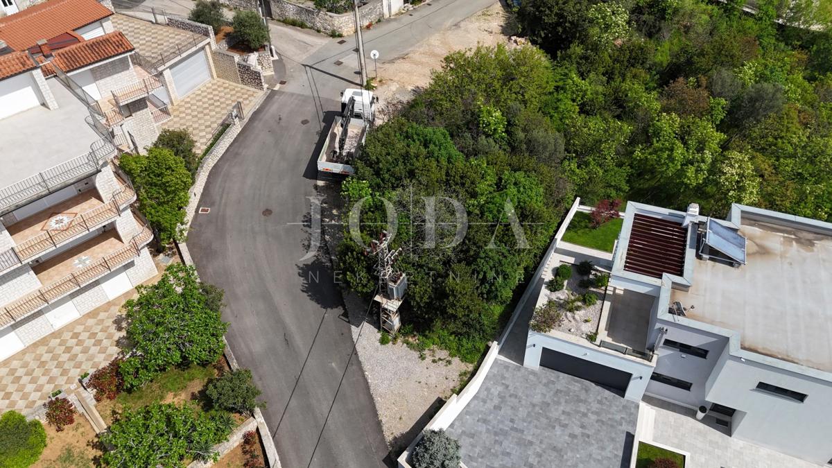 Crikvenica, ottimo terreno di 784 m² in posizione richiesta