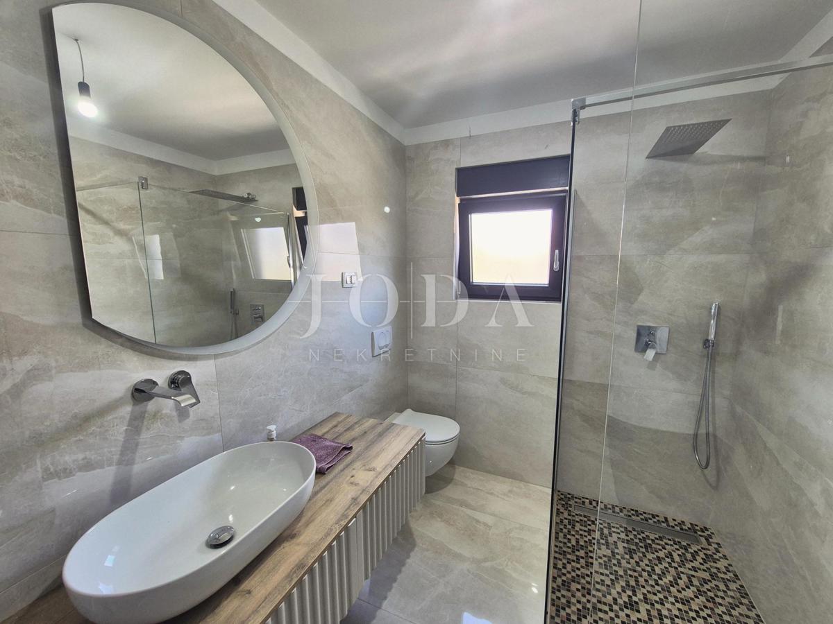 Nuova costruzione con due camere da letto e vista mare