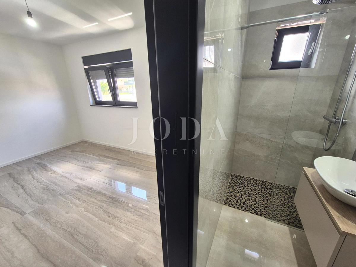 Nuova costruzione con due camere da letto e vista mare