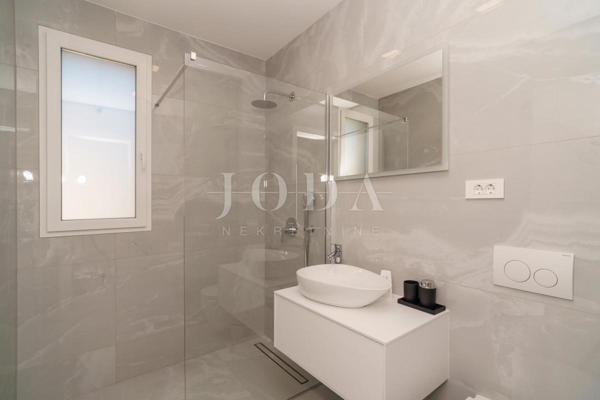 Bribir villa moderna con piscina e vista mare