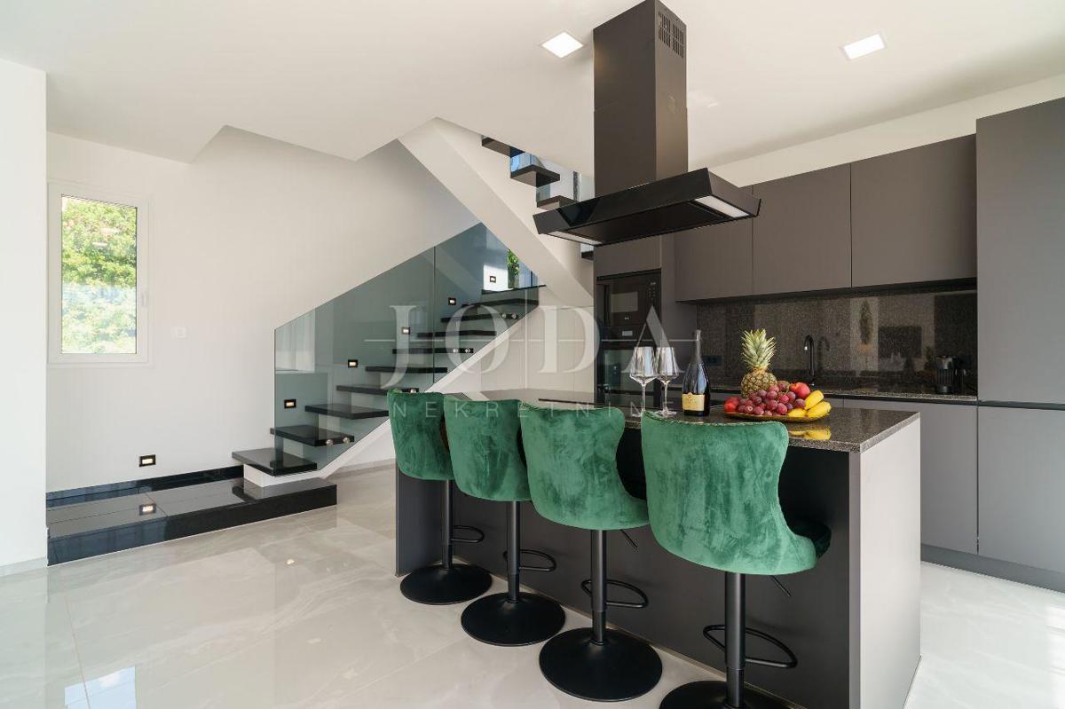 Bribir villa moderna con piscina e vista mare