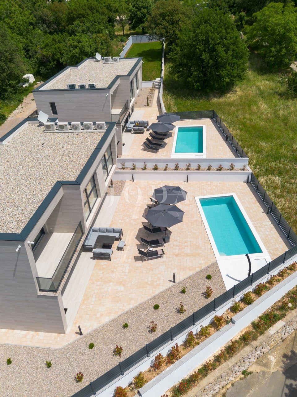 Bribir villa moderna con piscina e vista mare