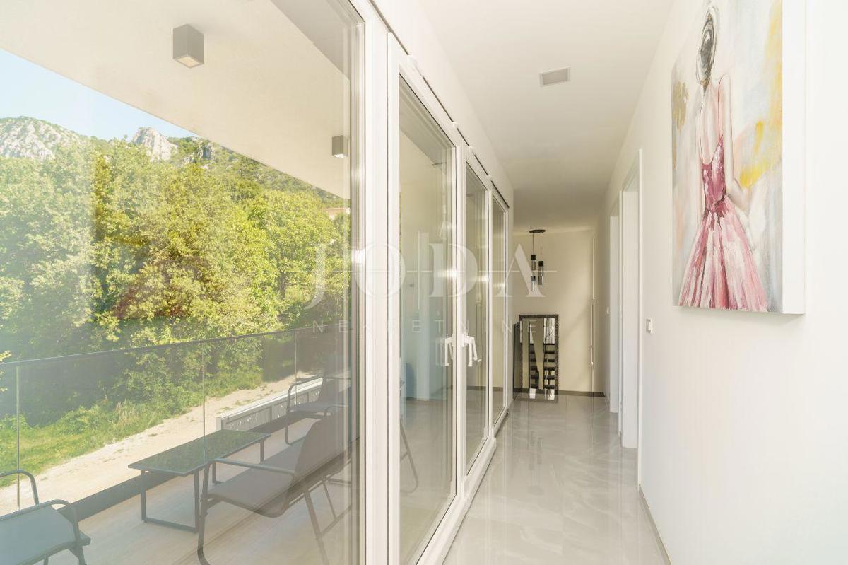 Bribir villa moderna con piscina e vista mare