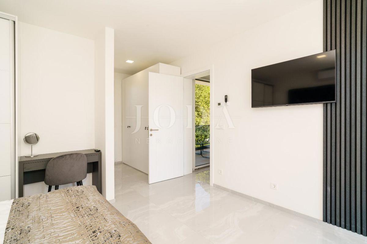 Bribir villa moderna con piscina e vista mare