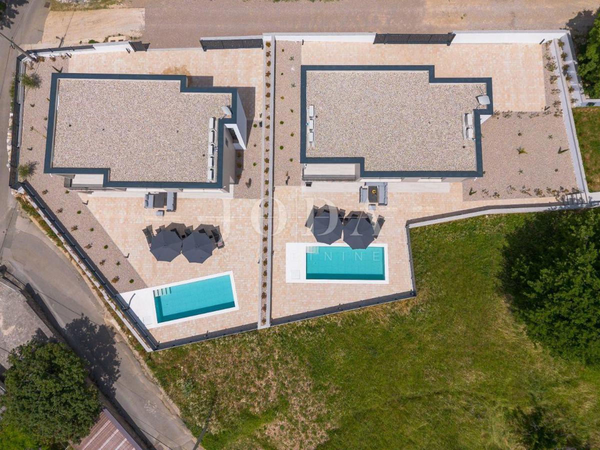 Bribir villa moderna con piscina e vista mare