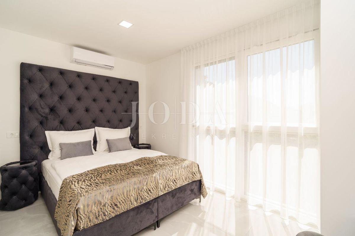 Bribir villa moderna con piscina e vista mare