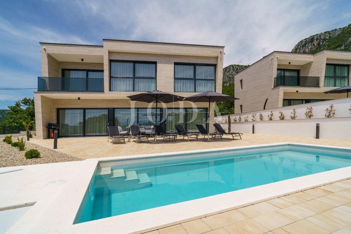 Bribir villa moderna con piscina e vista mare