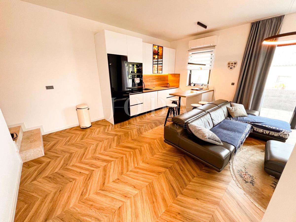 Edificio indipendente a Crikvenica con giardino e terrazza sul tetto