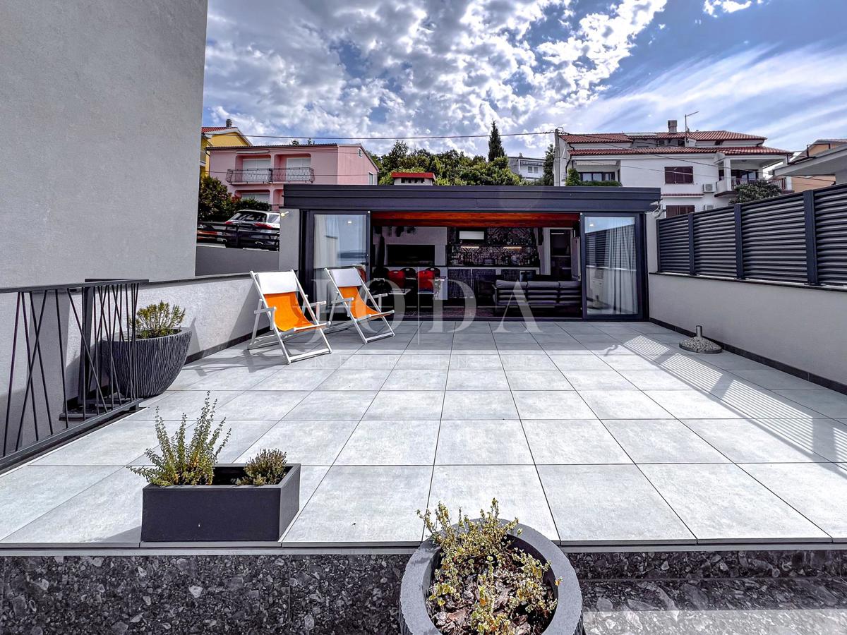 Edificio indipendente a Crikvenica con giardino e terrazza sul tetto