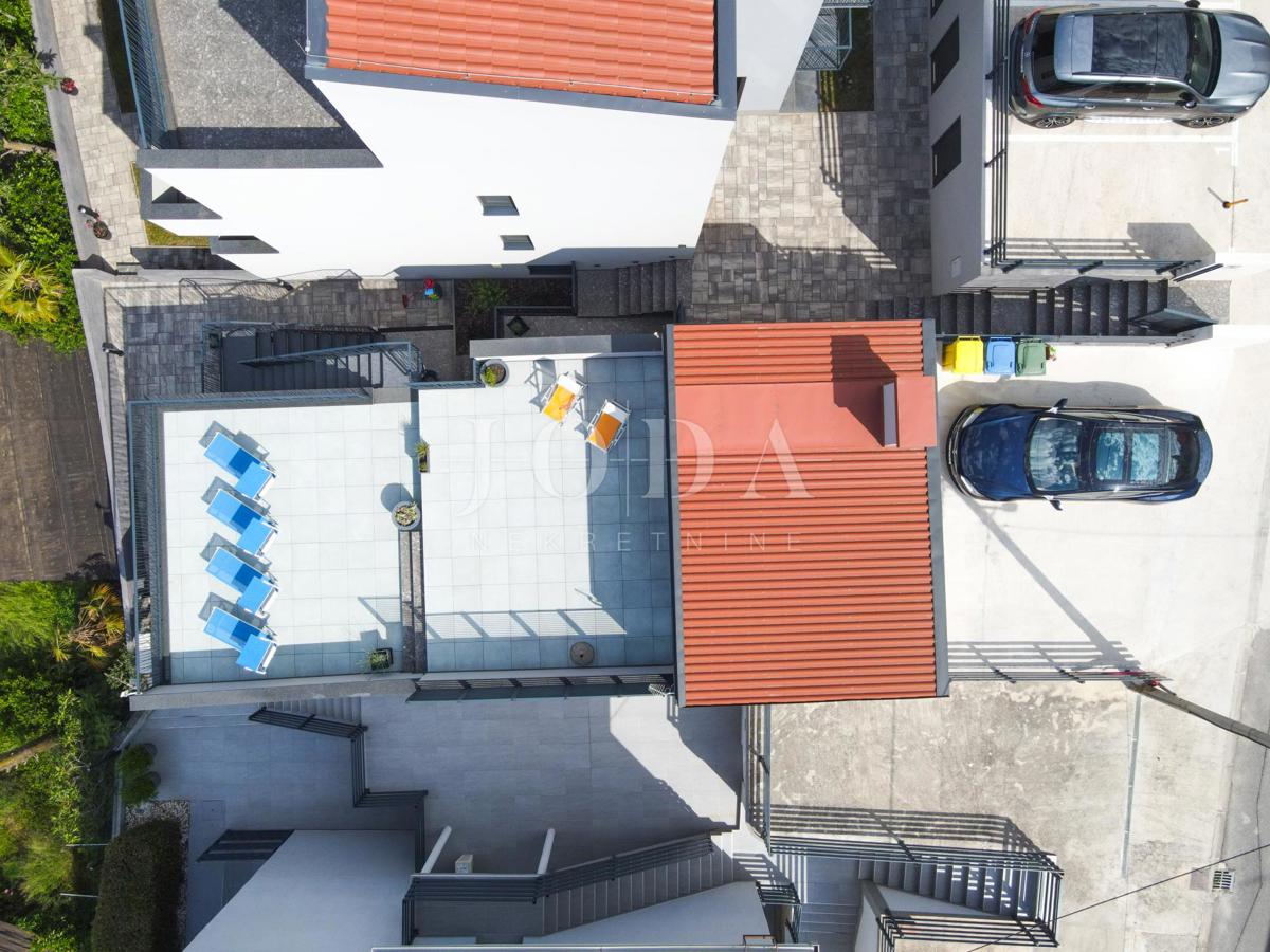 Edificio indipendente a Crikvenica con giardino e terrazza sul tetto