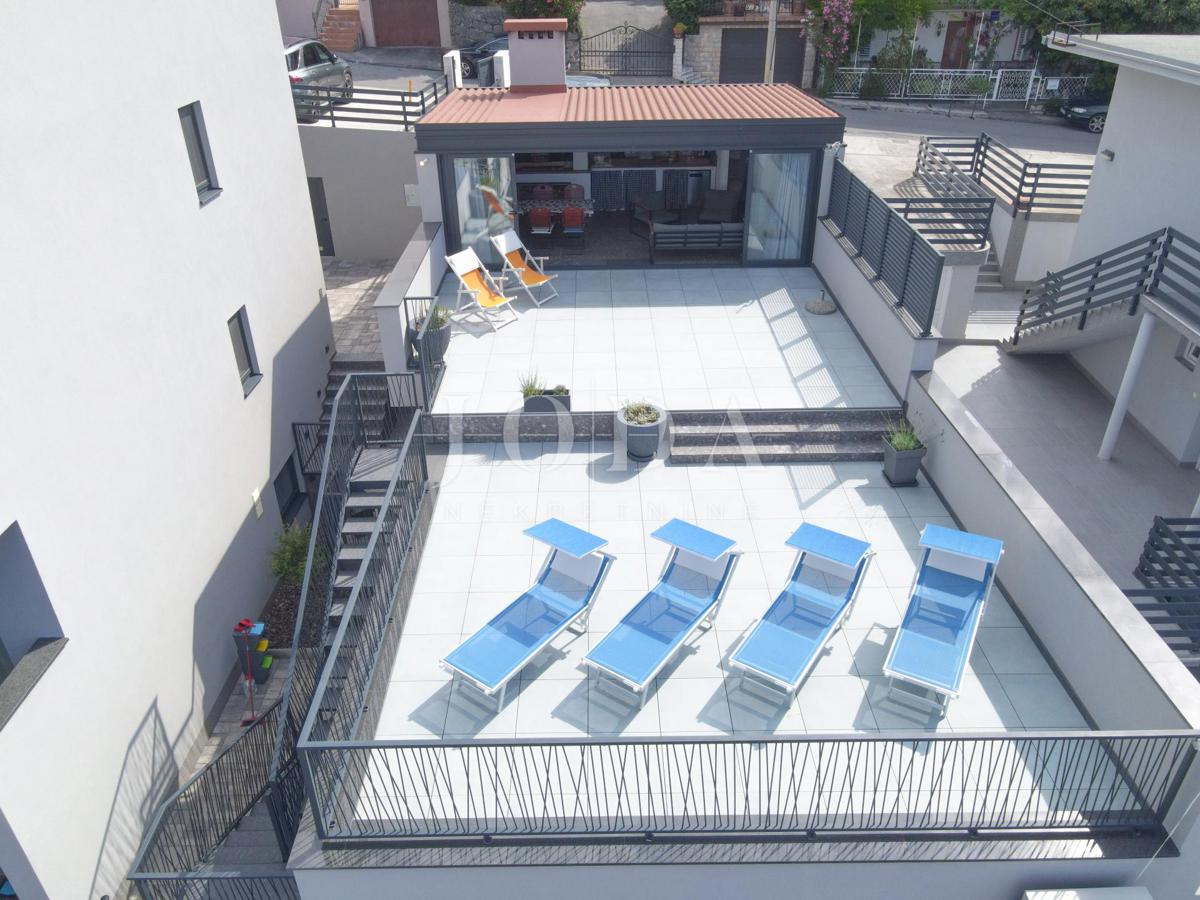 Edificio indipendente a Crikvenica con giardino e terrazza sul tetto