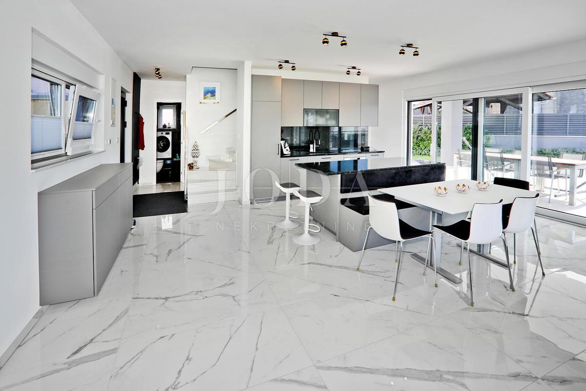 Villa moderna con vista mare - Malinska, isola di Krk