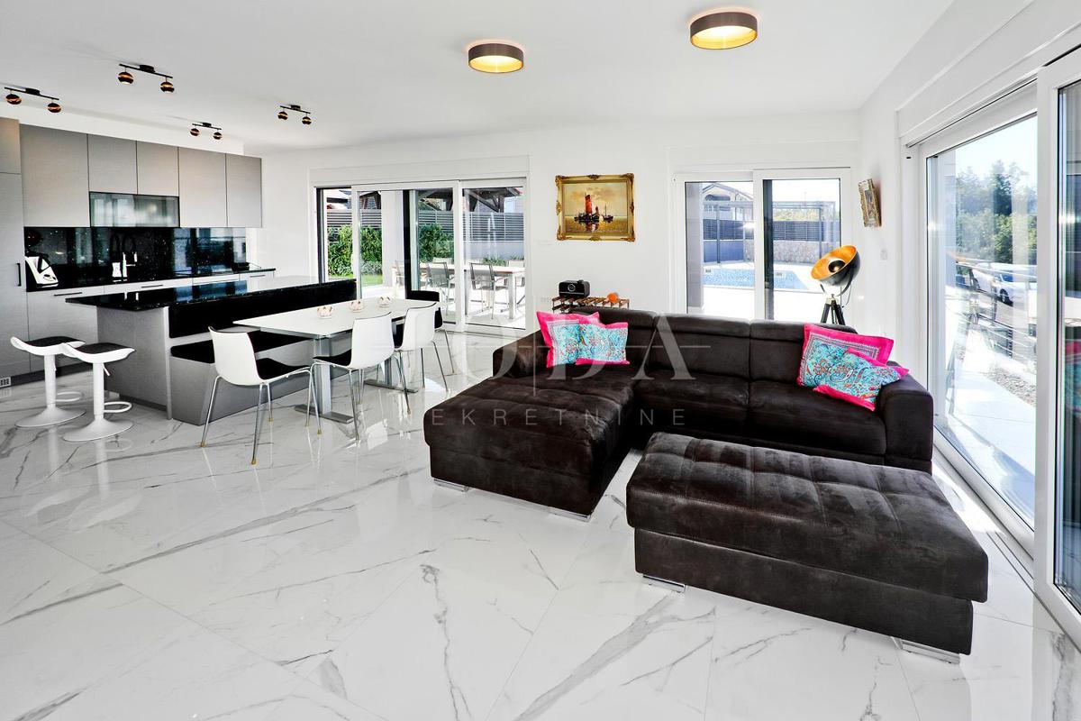 Villa moderna con vista mare - Malinska, isola di Krk